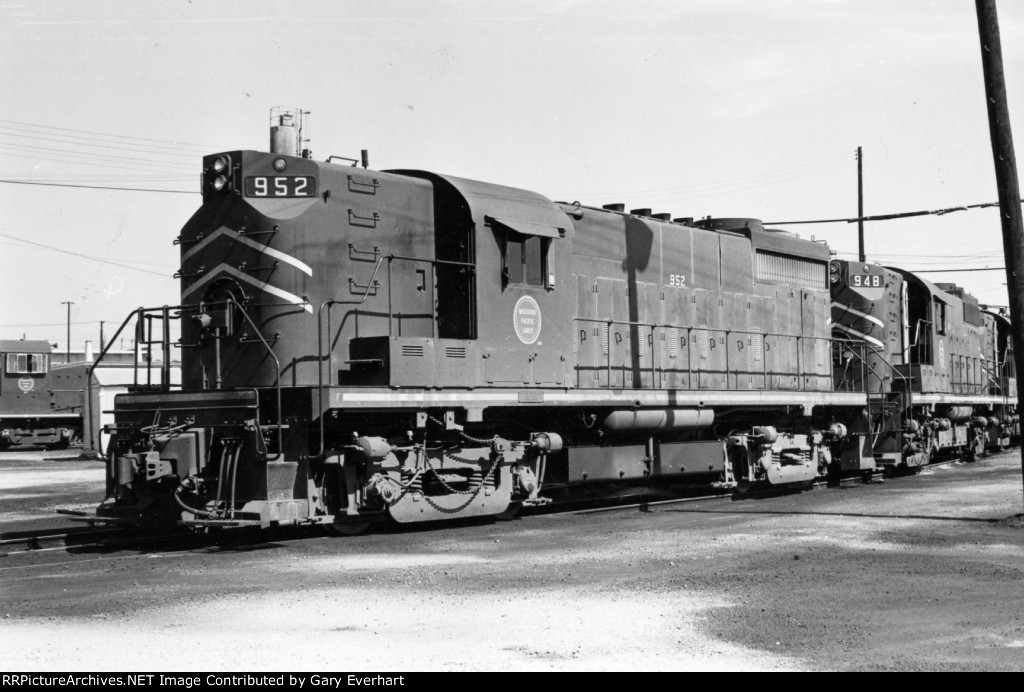 MP Alco RS11 #952 & #948 - Missouri Pacific